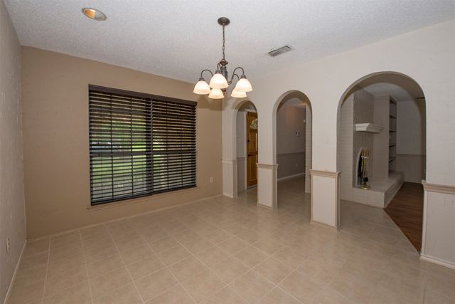 8704 Irongate Drive, North Richland Hills, TX 76182