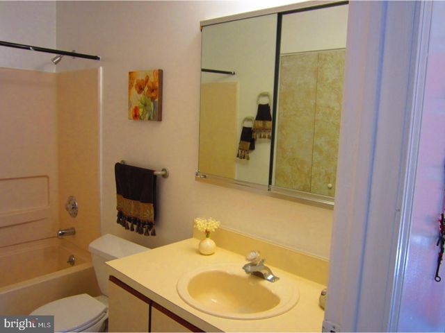 296 TAVISTOCK, Cherry Hill, NJ 08034