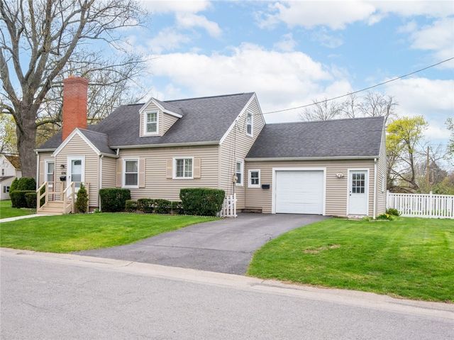 696 Stone Road, Greece, NY 14616