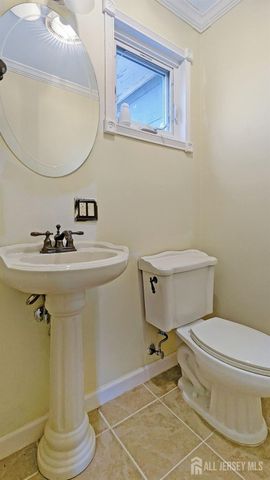 3 Susan Court, Piscataway, NJ 08854