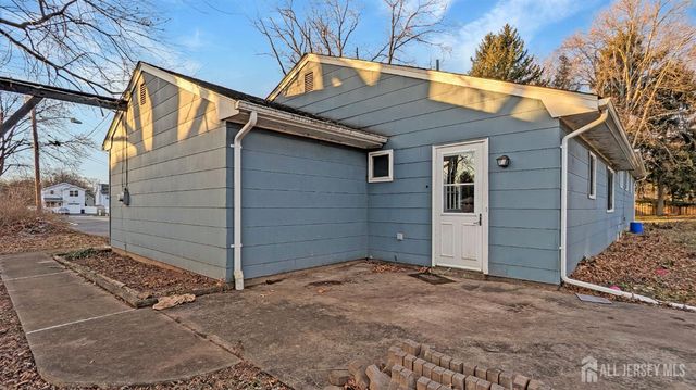 3 Susan Court, Piscataway, NJ 08854