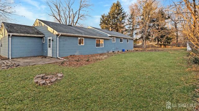 3 Susan Court, Piscataway, NJ 08854