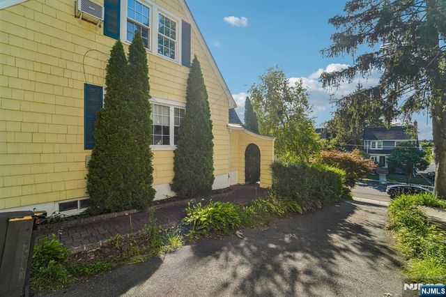 75 Rollinson Street, West Orange, NJ 07052