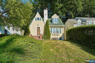 75 Rollinson Street, West Orange, NJ 07052