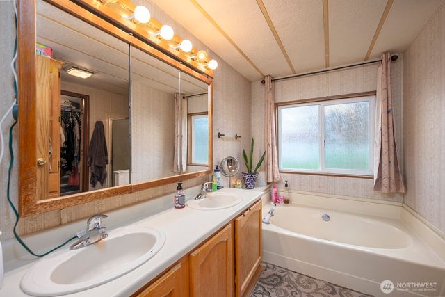 1132 NE C Road, Moses Lake, WA 98837