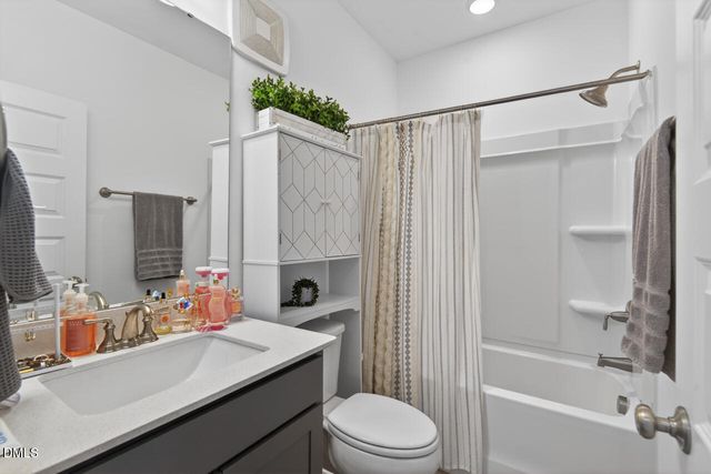 1210 Coach Station Alley 101, Raleigh, NC 27601