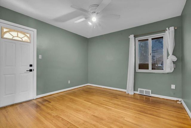 22400 Petersburg Avenue, Eastpointe, MI 48021