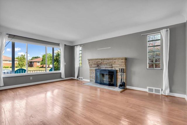 22400 Petersburg Avenue, Eastpointe, MI 48021