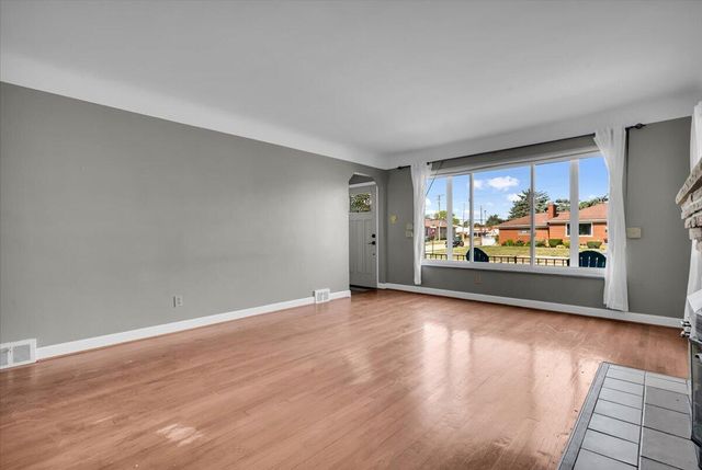 22400 Petersburg Avenue, Eastpointe, MI 48021