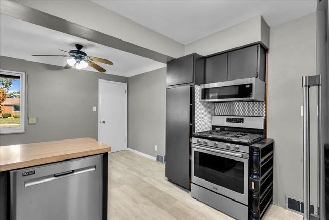 22400 Petersburg Avenue, Eastpointe, MI 48021