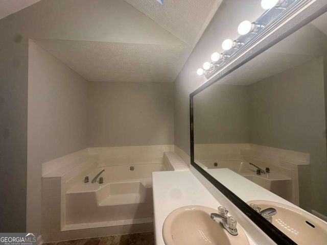 40 Lake Court, Stockbridge, GA 30281