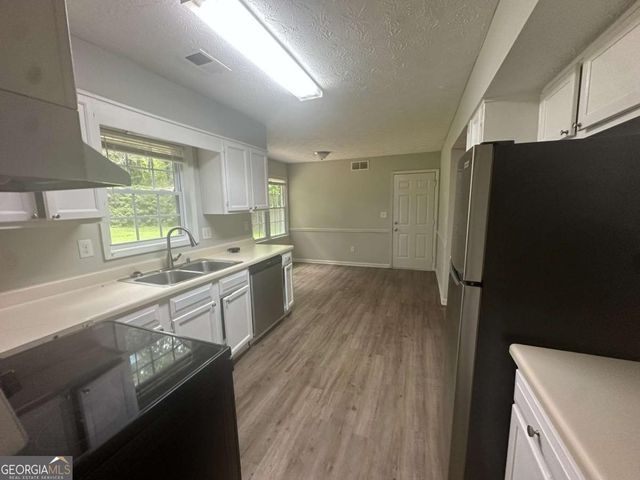 40 Lake Court, Stockbridge, GA 30281