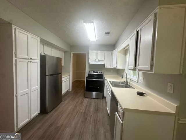 40 Lake Court, Stockbridge, GA 30281