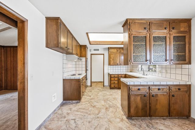 867 E Frederick Avenue, Fresno, CA 93720