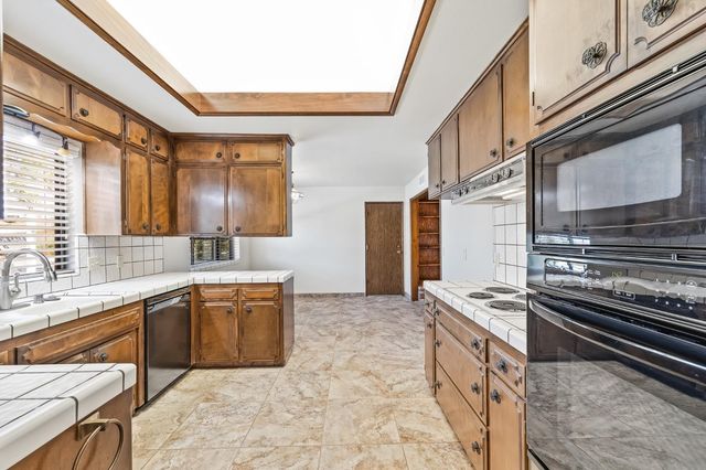 867 E Frederick Avenue, Fresno, CA 93720