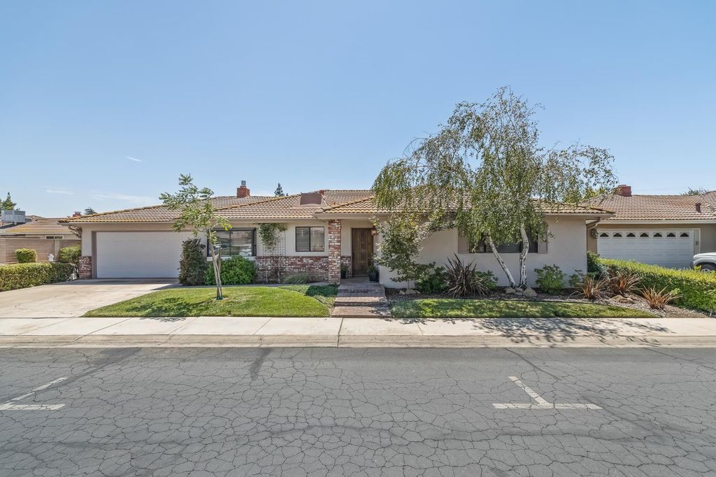 Image 1 of property listing at 867 E Frederick Avenue, Fresno, CA 93720