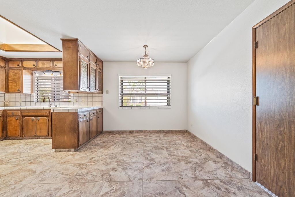 Image 18 of property listing at 867 E Frederick Avenue, Fresno, CA 93720