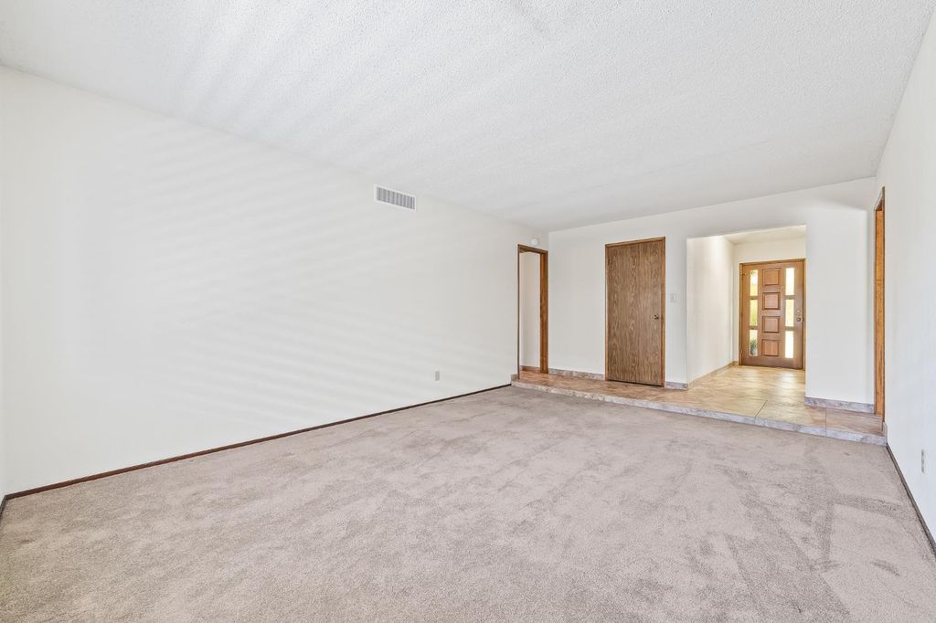 Image 22 of property listing at 867 E Frederick Avenue, Fresno, CA 93720