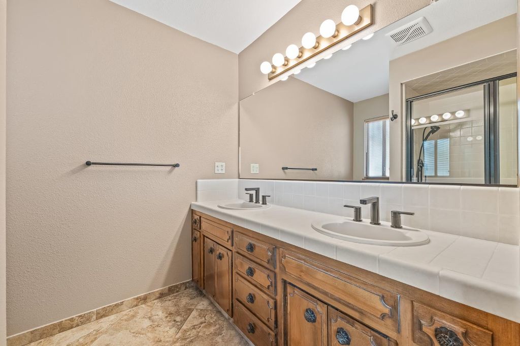 Image 30 of property listing at 867 E Frederick Avenue, Fresno, CA 93720