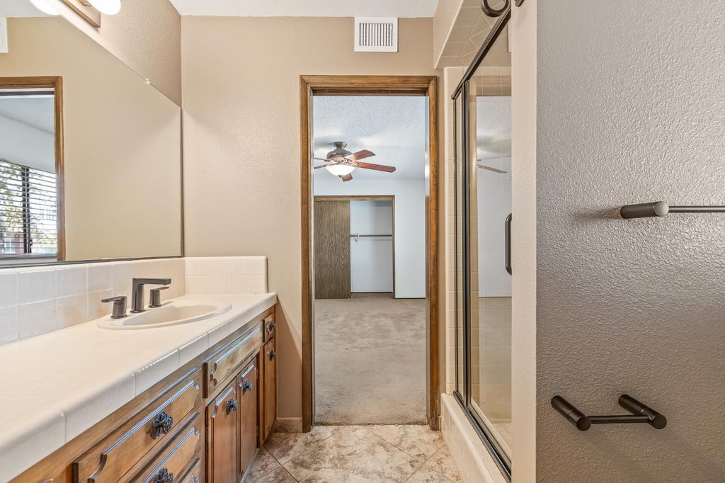 Image 31 of property listing at 867 E Frederick Avenue, Fresno, CA 93720