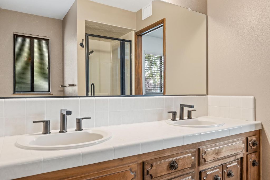 Image 32 of property listing at 867 E Frederick Avenue, Fresno, CA 93720