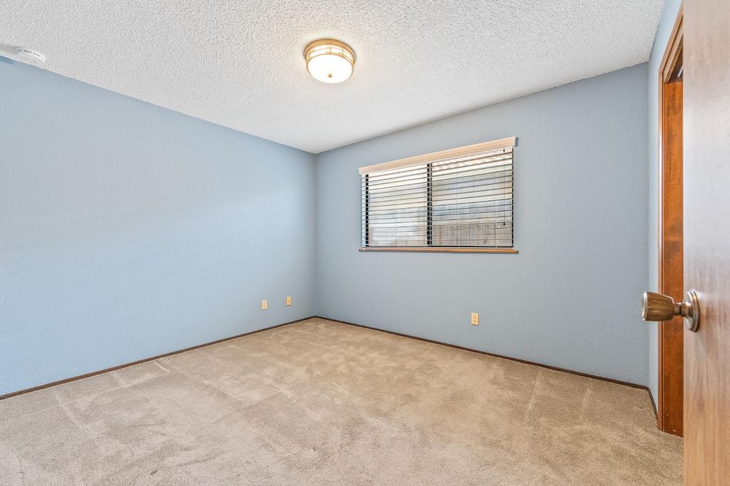 Image 39 of property listing at 867 E Frederick Avenue, Fresno, CA 93720