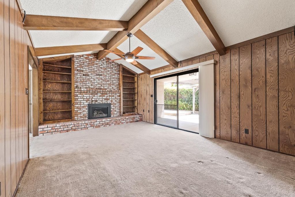 Image 5 of property listing at 867 E Frederick Avenue, Fresno, CA 93720