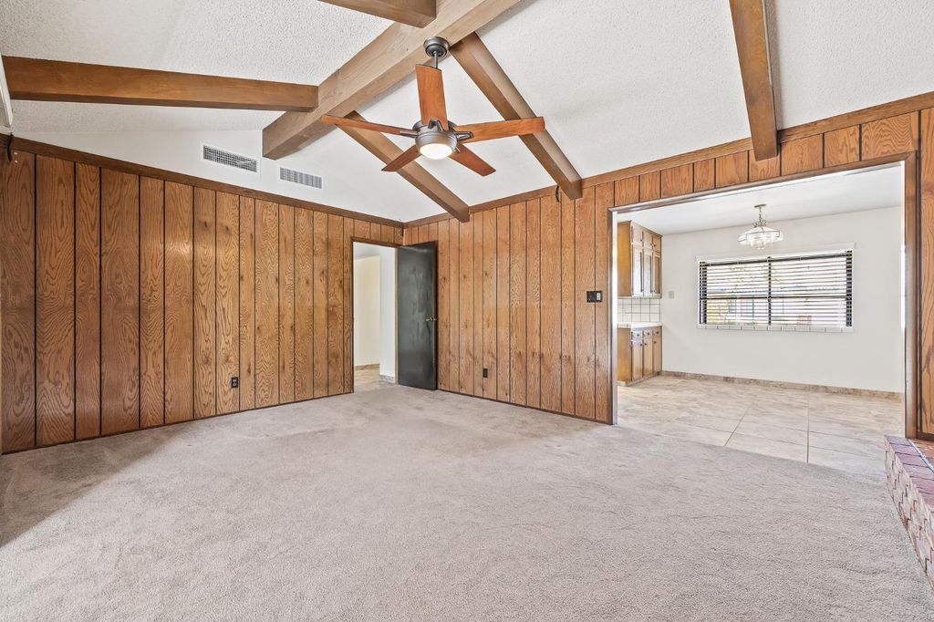 Image 8 of property listing at 867 E Frederick Avenue, Fresno, CA 93720