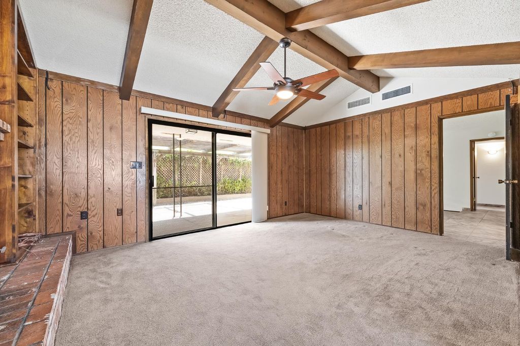 Image 9 of property listing at 867 E Frederick Avenue, Fresno, CA 93720