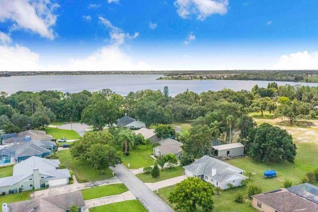 910 LIBERTY LANE, Auburndale, FL 33823