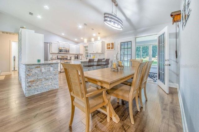 910 LIBERTY LANE, Auburndale, FL 33823