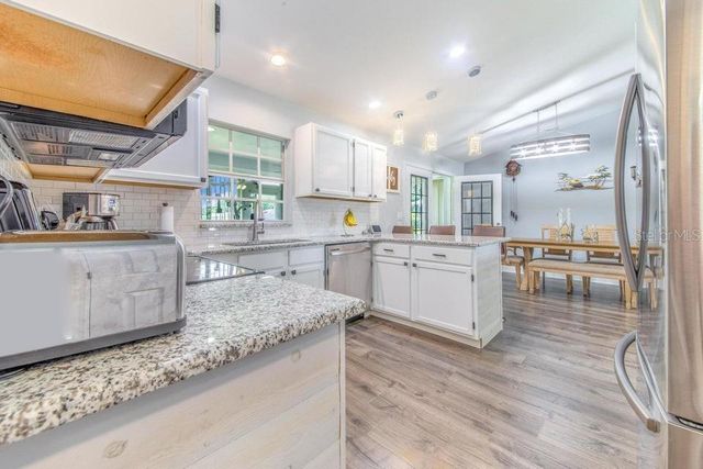 910 LIBERTY LANE, Auburndale, FL 33823