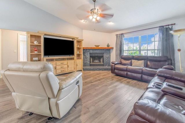 910 LIBERTY LANE, Auburndale, FL 33823