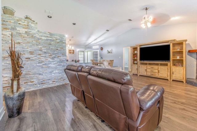 910 LIBERTY LANE, Auburndale, FL 33823