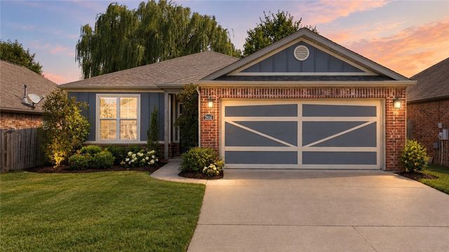 2656 N Sierra Avenue, Fayetteville, AR 72703