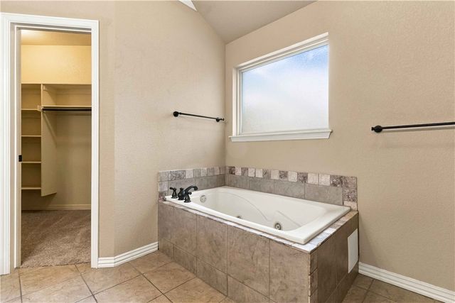 2656 N Sierra Avenue, Fayetteville, AR 72703