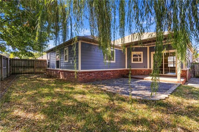 2656 N Sierra Avenue, Fayetteville, AR 72703