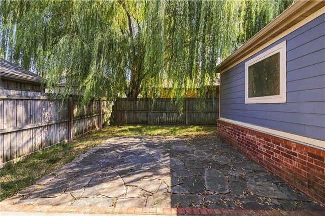 2656 N Sierra Avenue, Fayetteville, AR 72703