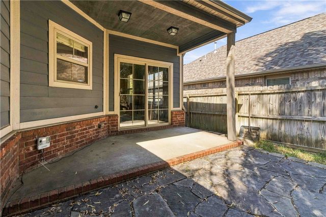 2656 N Sierra Avenue, Fayetteville, AR 72703