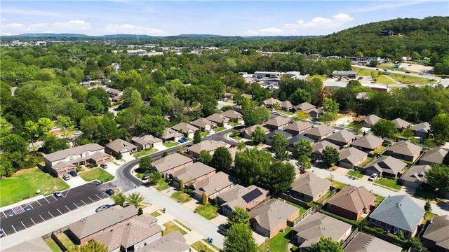 2656 N Sierra Avenue, Fayetteville, AR 72703