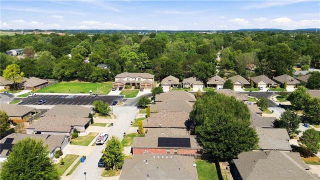 2656 N Sierra Avenue, Fayetteville, AR 72703