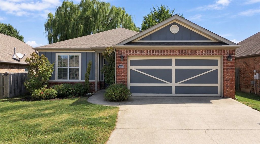 2656 N Sierra Avenue, Fayetteville, AR 72703