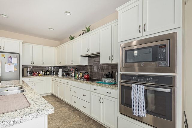 5261 N ARROWHEAD Drive, Eloy, AZ 85131