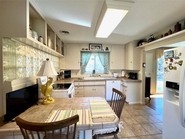 1348 Engel Road, Lawrence, KS 66044