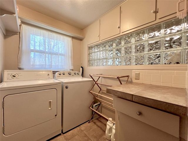 1348 Engel Road, Lawrence, KS 66044