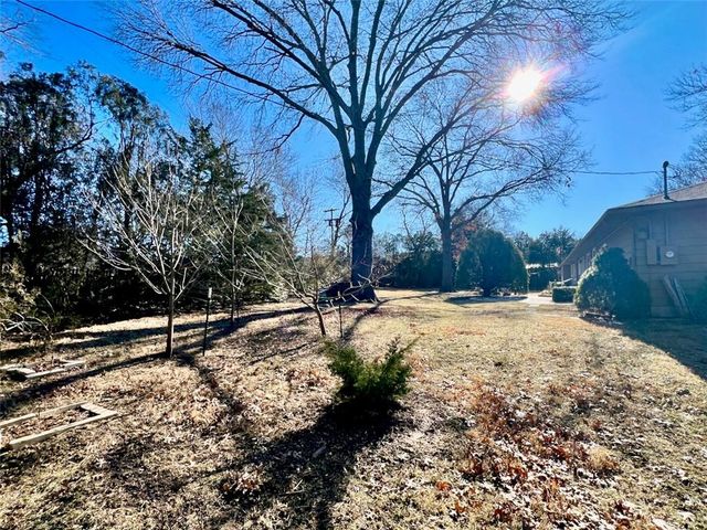 1348 Engel Road, Lawrence, KS 66044