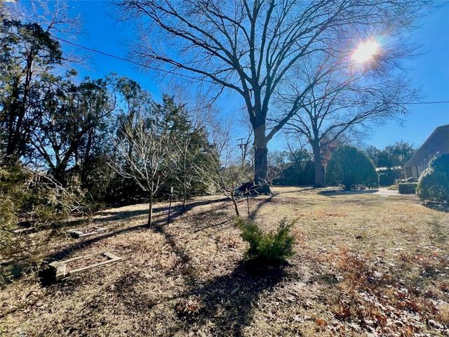 1348 Engel Road, Lawrence, KS 66044