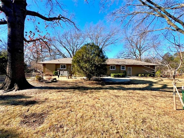 1348 Engel Road, Lawrence, KS 66044