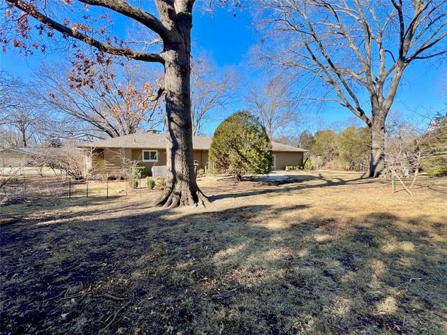 1348 Engel Road, Lawrence, KS 66044