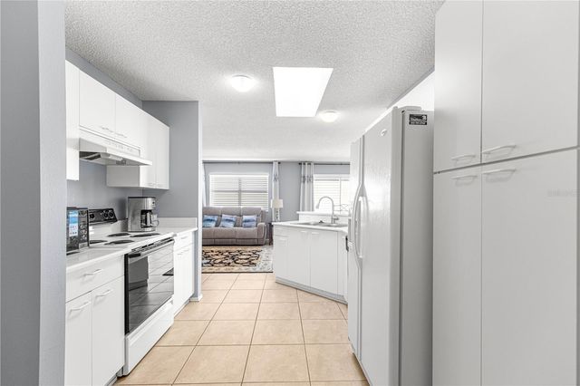 2140 ESTEVEZ DRIVE, Lady Lake, FL 32159